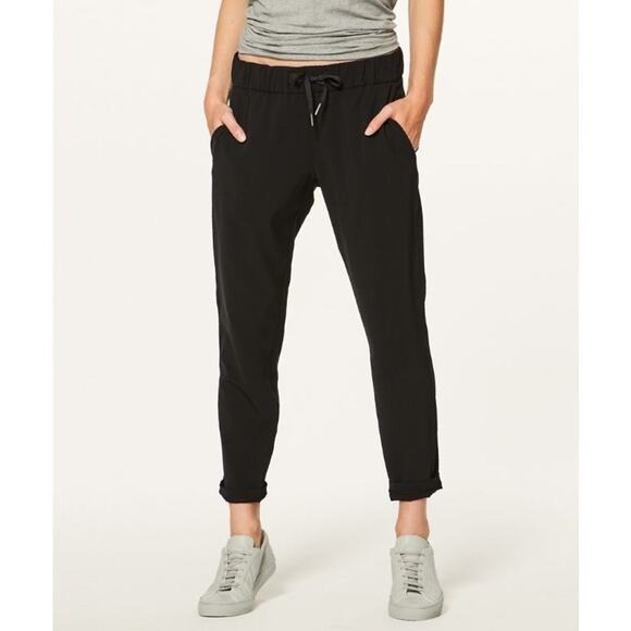 Lululemon On The Fly Pant Women’s 4 Black Athleisure Neutral Minimalist Casual - Picture 1 of 9